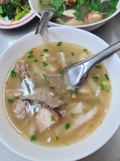 ก๊วยจั๊บน้าใส
