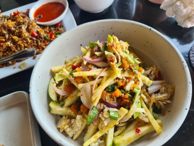 ยำสามไข่