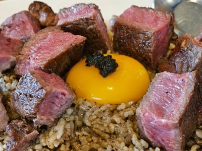 ข้าวผัดเนื้อริบอายทัฟเฟิล