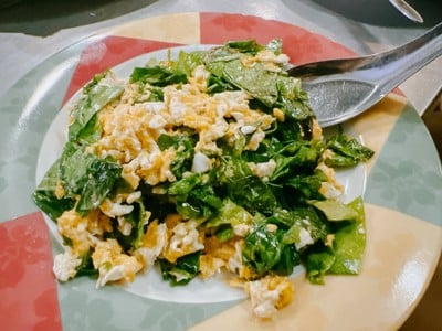 ใบเหลียงผัดไข่
