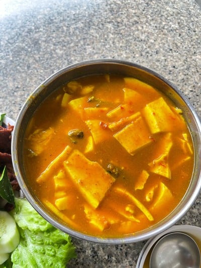 แกงส้มยอดมะพร้าว ปลา