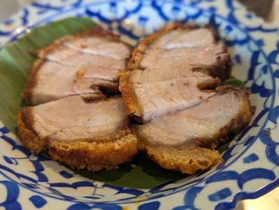 หมูกรอบ