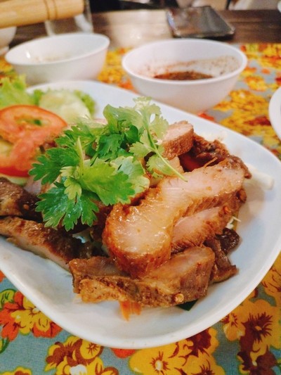 คอหมูคั่วเกลือ