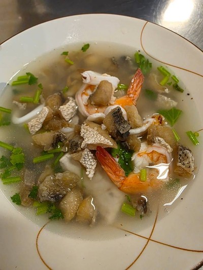 ข้าวต้มทะเลรวม โอกายุ (ปลาทอด)