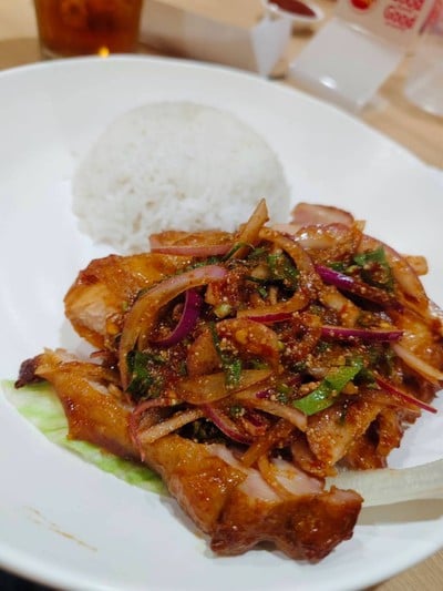 ข้าวไก่ย่างน้ำตก