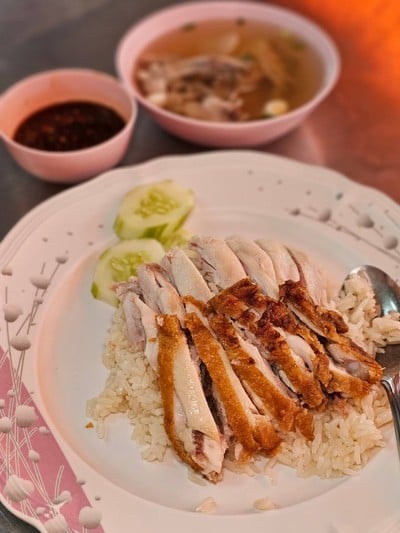 ข้าวมันไก่ต้ม + ไก่ทอด
