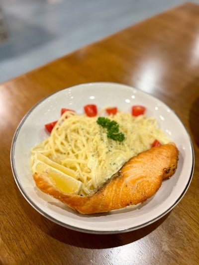 สปาเก็ตตี้ซอสครีมปลาแซลมอน