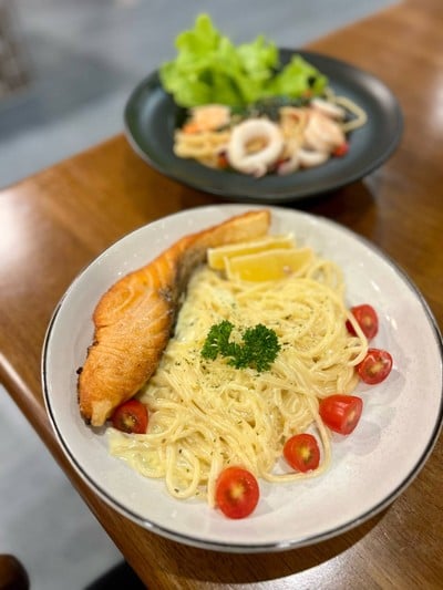 สปาเก็ตตี้ซอสครีมปลาแซลมอน