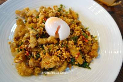 หมูคั่วพริกเกลือไข่ลาวา
