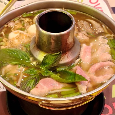 เกาเหลาหม้อไฟหมูคุโรบูตะ