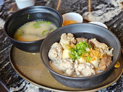 ข้าวต้มแห้งหมู