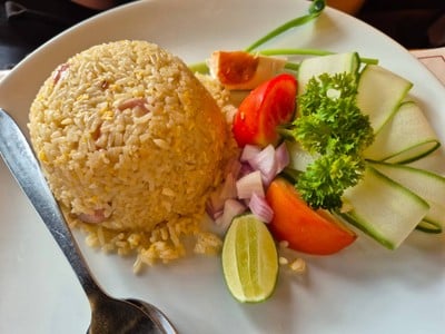 ข้าวผัดไส้กรอก