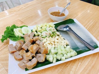 แหนมเนือง
