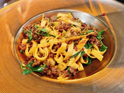 พาสต้าเส้นสดกระเพราเนื้อวากิว