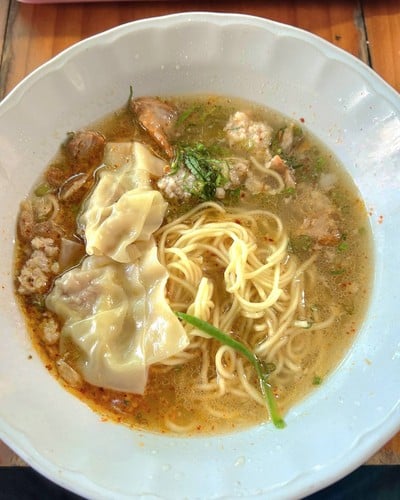 บะหมี่เกี๊ยวน้ำต้มยำ