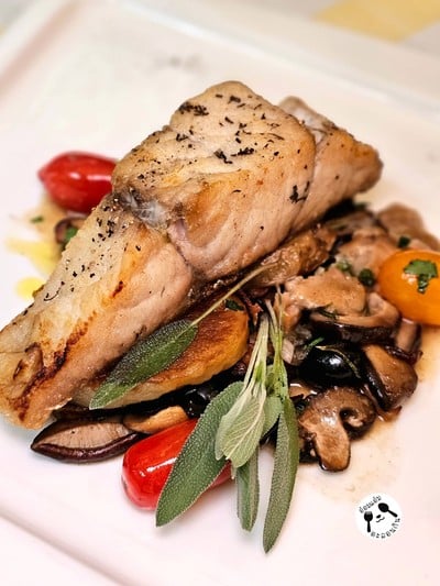 Branzino al Forno con Funghi olive e patate