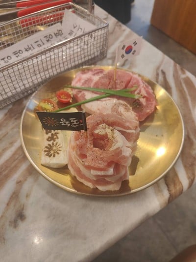 อาหาร หรือ เครื่องดื่ม