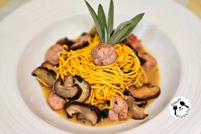 Tagliolini con Salciccia e Funghi