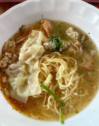 บะหมี่เกี๊ยวน้ำต้มยำ