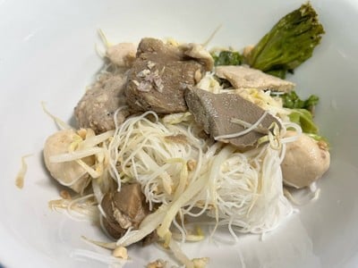เส้นหมี่หมูตุ๋น