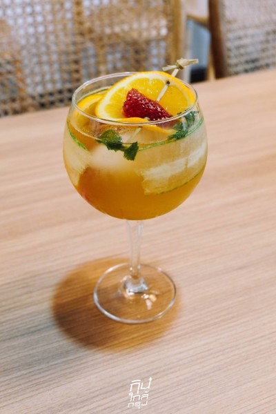 Fruitails, A tale of fruit in every sip คาเฟ่สไตล์สุขภาพ