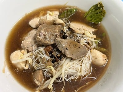 เส้นหมี่หมูตุ๋น