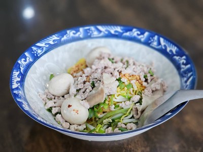 บะหมี่แห้งยำ