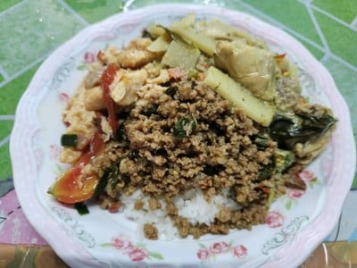 อาหาร หรือ เครื่องดื่ม
