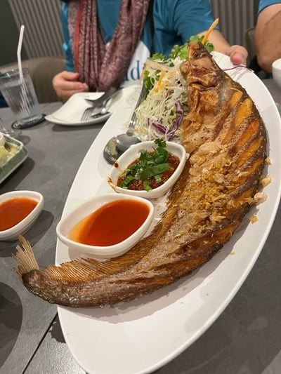 ปลาเนื้ออ่อนทอดกระเทียม