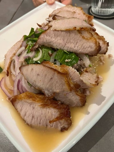 ยำวุ้นเส้นคอหมูย่าง