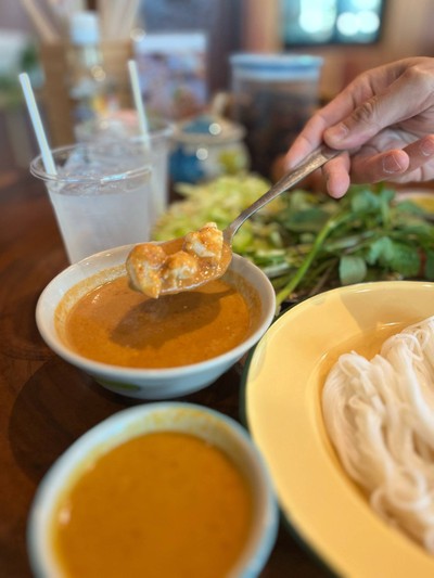 ขนมจีนน้ำยากะทิปูก้อน