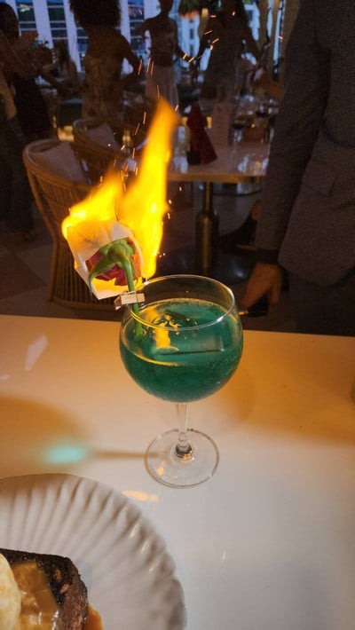 อาหาร หรือ เครื่องดื่ม