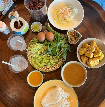 ขนมจีนน้ำยากะทิปูก้อน