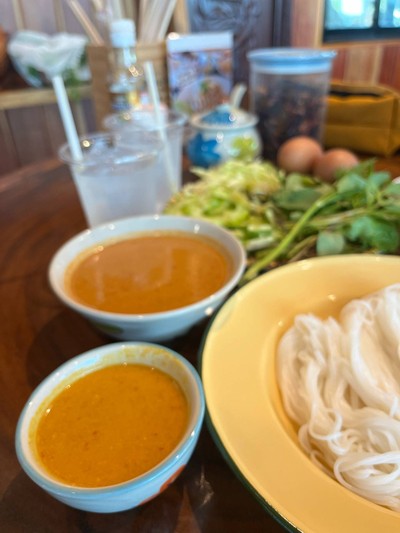 ขนมจีนน้ำยากะทิปูก้อน