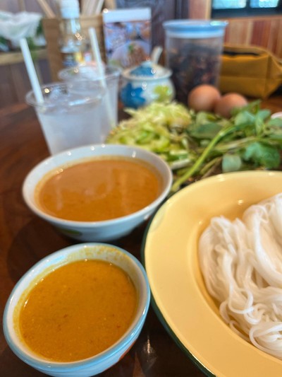 ขนมจีนน้ำยากะทิปูก้อน