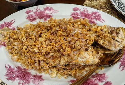 ปลาทอดกระเทียม