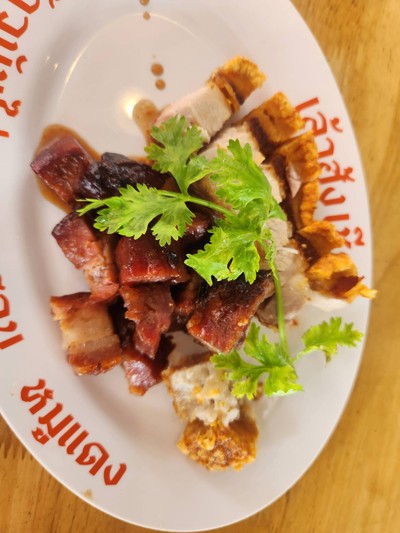 หมูแดงหมูกรอบ