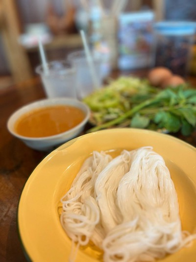 ขนมจีนน้ำยากะทิปูก้อน