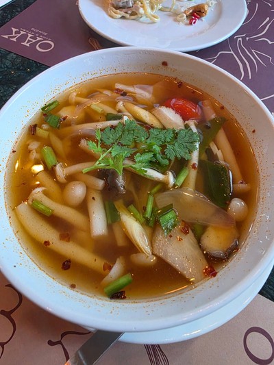 ต้มยำน้ำใสเห็ดรวม Mixed Mushroom Hot and Sour Soup (อาหารเจ)