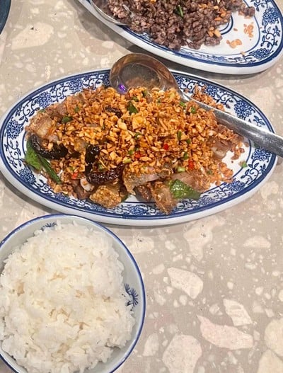 หมูกรอบคั่วพริกเกลือ
