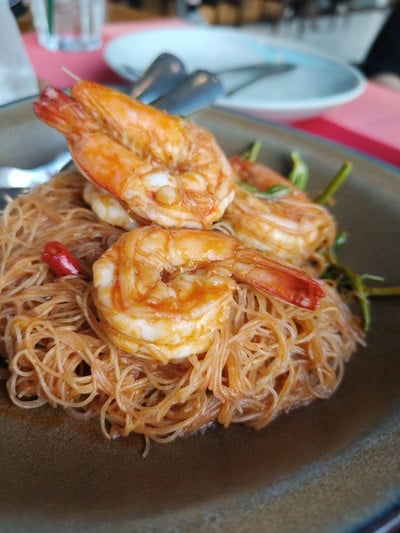 เส้นหมี่กระเฉดกุ้ง