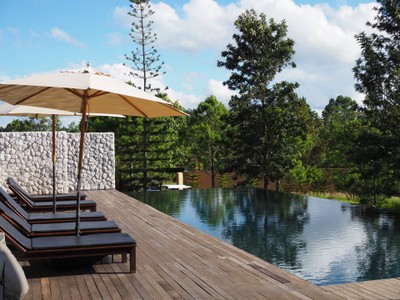 สระว่ายน้ำ/ชายหาด