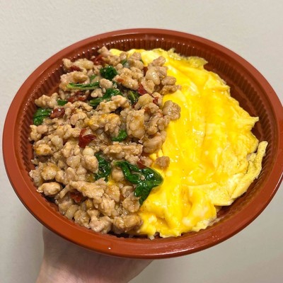 ข้าวกะเพราหมูสับไข่ข้น