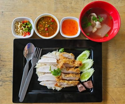 ข้าวมันไก่ผสม (พิเศษ)