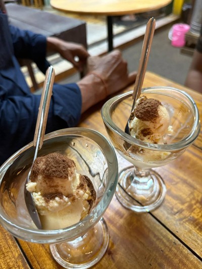 ไอศครีมไข่เเข็ง