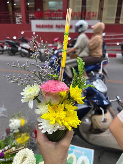 ร้านดอกไม้น้องมิ้งค์ ตรงข้ามสถานีรถไฟใหม่