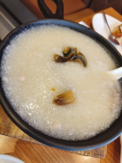 โจ๊กฮ่องกง + ปาทั่งโก๋ (โจ๊กหมูเส้นไข่เยี่ยวม้า)