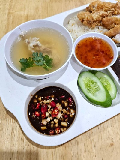 อาหาร หรือ เครื่องดื่ม