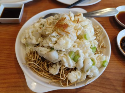 หมี่กรอบราดหอยเซลล์ไข่ขาว
