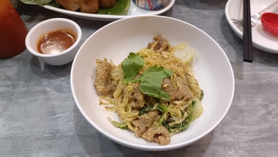 สุกี้แห้ง